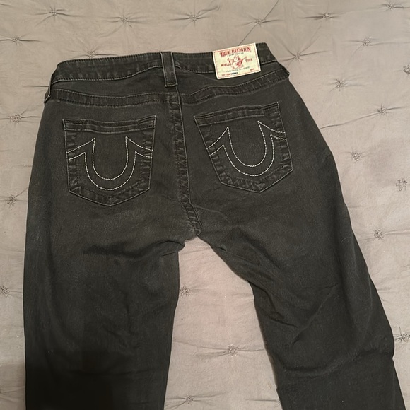 True Religion Jeans. Size 28. Skinny Type but fit wider hips as well. - Picture 5 of 6